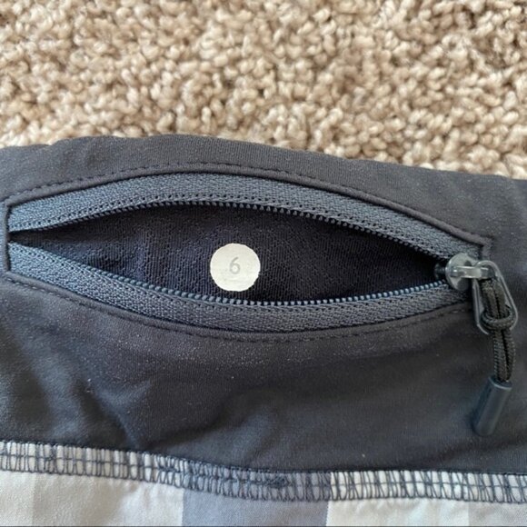 lululemon Speed Shorts Wet Dry Warm Lined Gray Plaid 25" inseam Size 6 - Picture 3 of 4